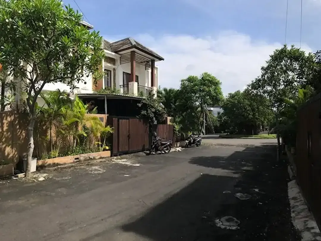 Rumah Modern Private Cluster Kompolek Fasiitas Lengkap di Royal Garden Jimbaran - Image 3 of 10