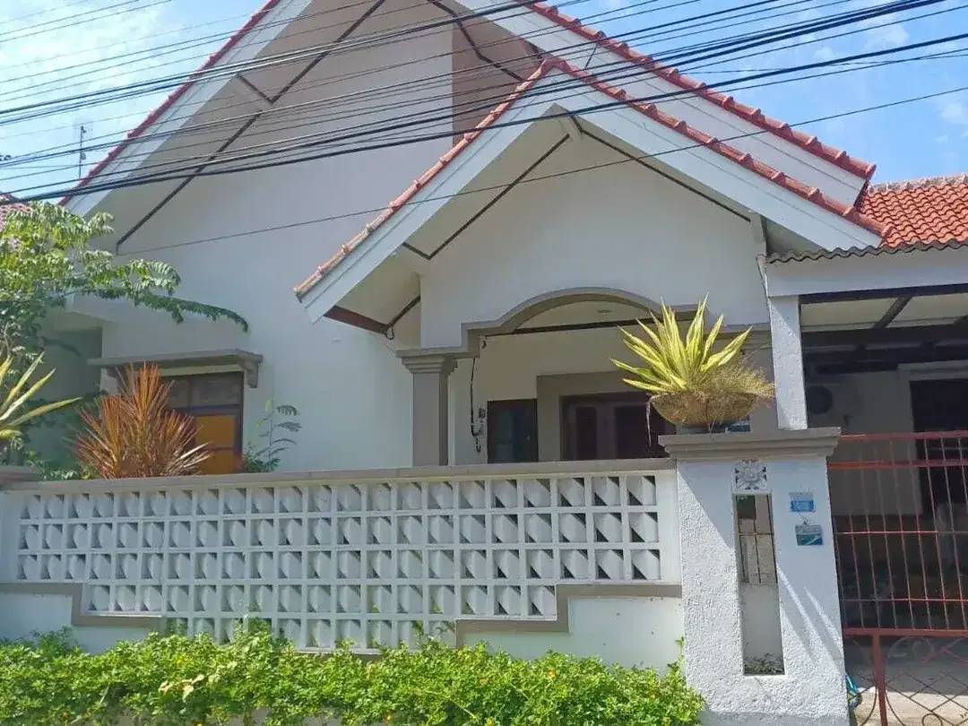 Rumah Strategis Nuansa Utama Taman Griya - Image 3 of 10