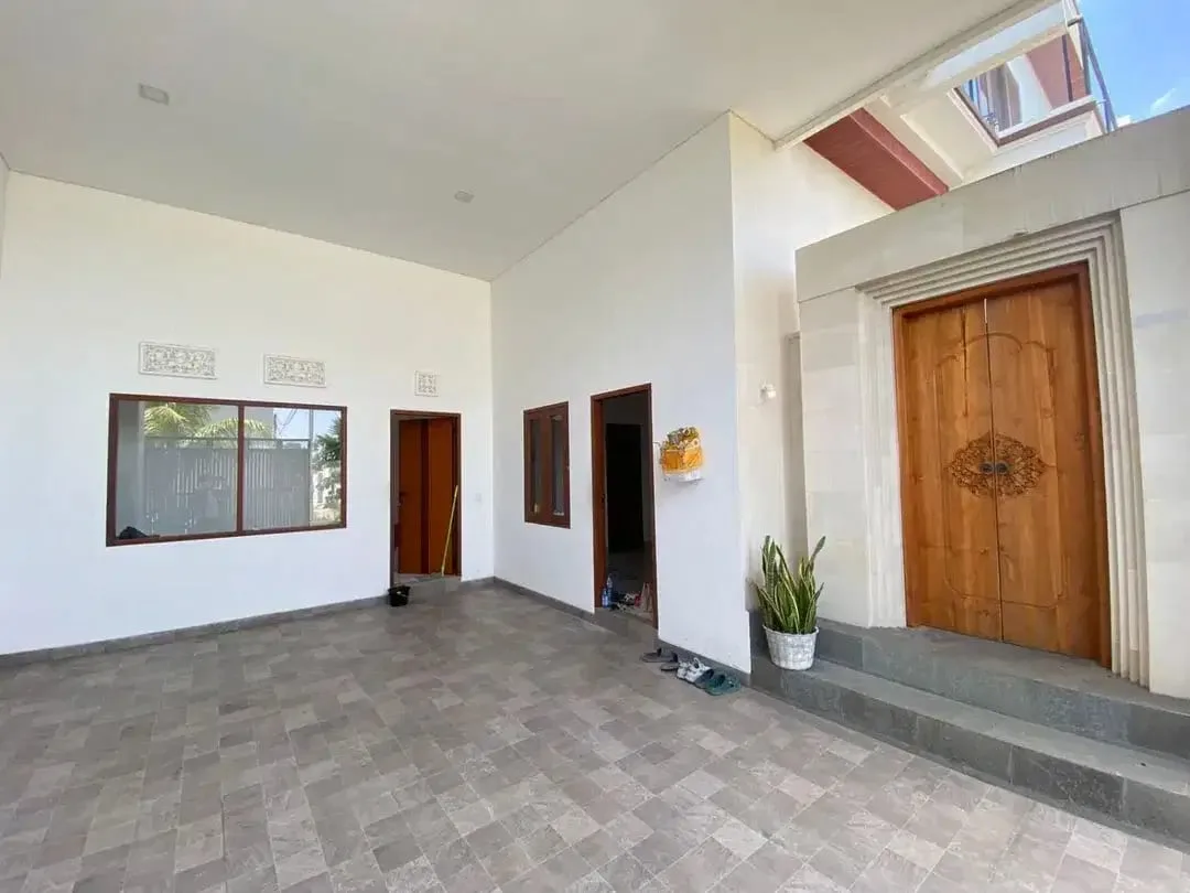 LUXURY VILLA 2 LANTAI DI MUNGGU MENGWI BADUNG DEKAT PANTAI - Image 2 of 10