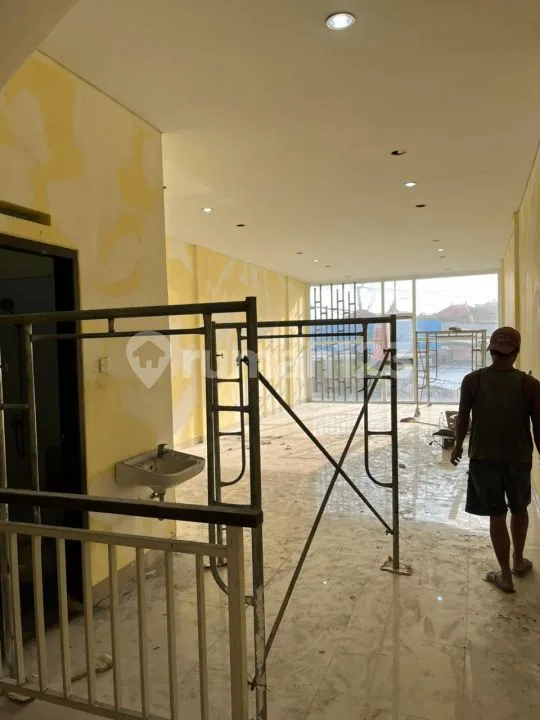 Dijual Ruko Baru Didenpasar Barat Dijalan Utama - Image 1 of 4
