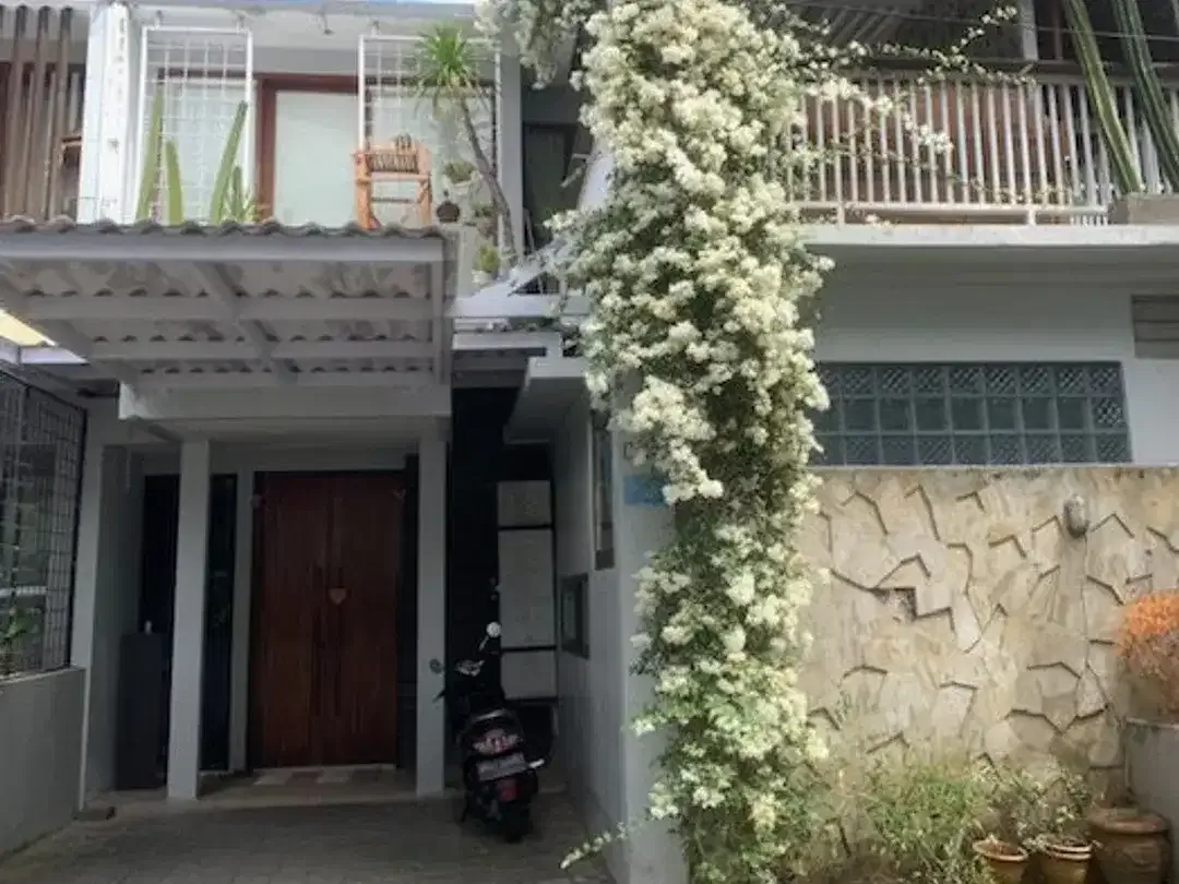 Rumah Modern Semi Villa Private Cluster di Pusat Kota Denpasar, Renon - Image 1 of 10