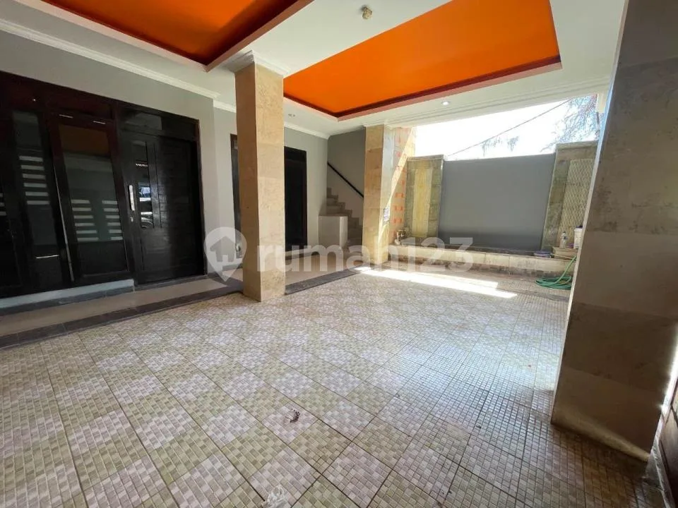 Di Jual Rumah 3 Lantai di Jimbaran - Image 1 of 4