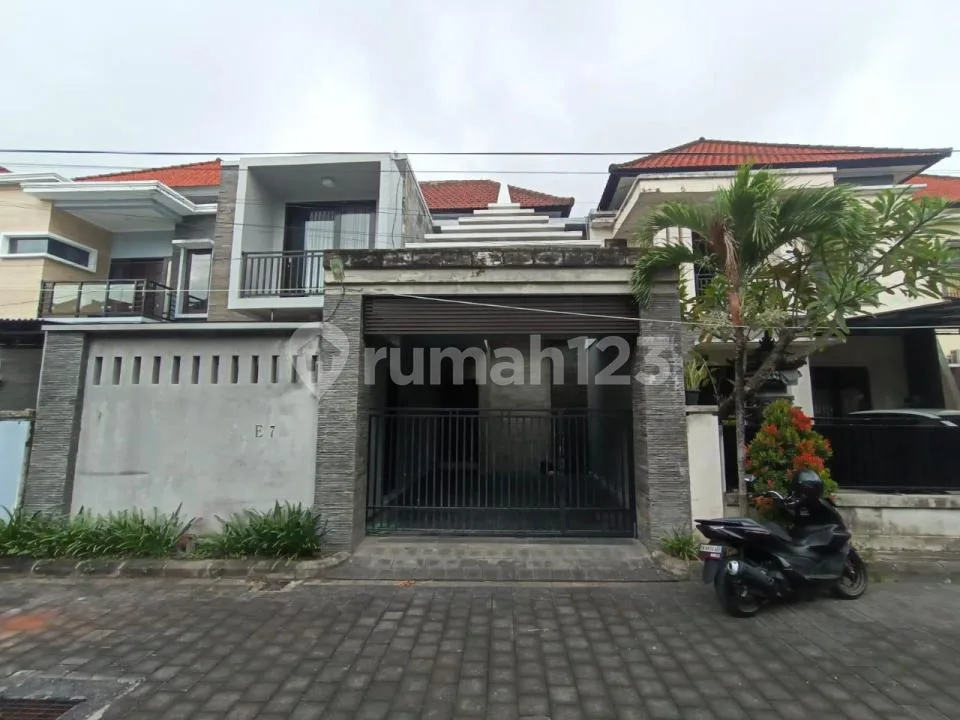 Rumah Siap Huni Berlokasi Strategis Dekat Mall - Image 1 of 4