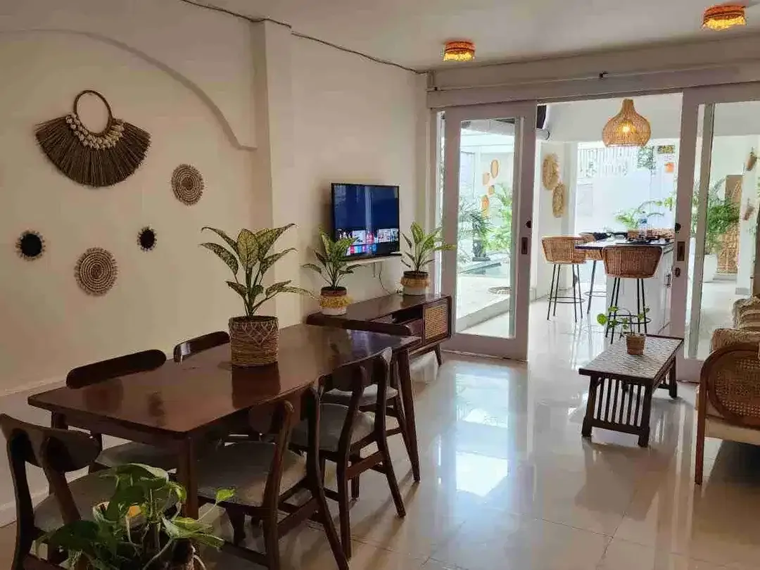 Villa Furnished 3 lantai Lokasi Jl Kunti Seminyak area Wisata dekat Pantai cocok untuk investasi. ld - Image 4 of 10