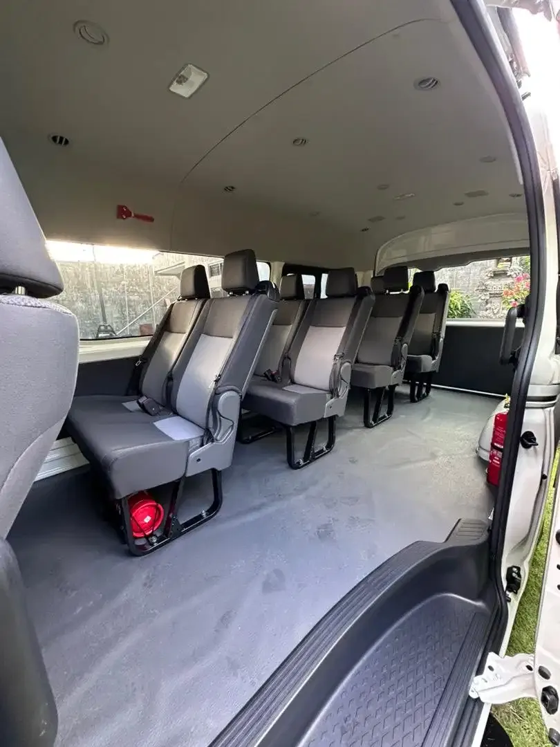 Toyota HIACE PREMIO 2025 MANUAL DIESEL NOL KILOMETER TANPA INDENT - Image 9 of 10