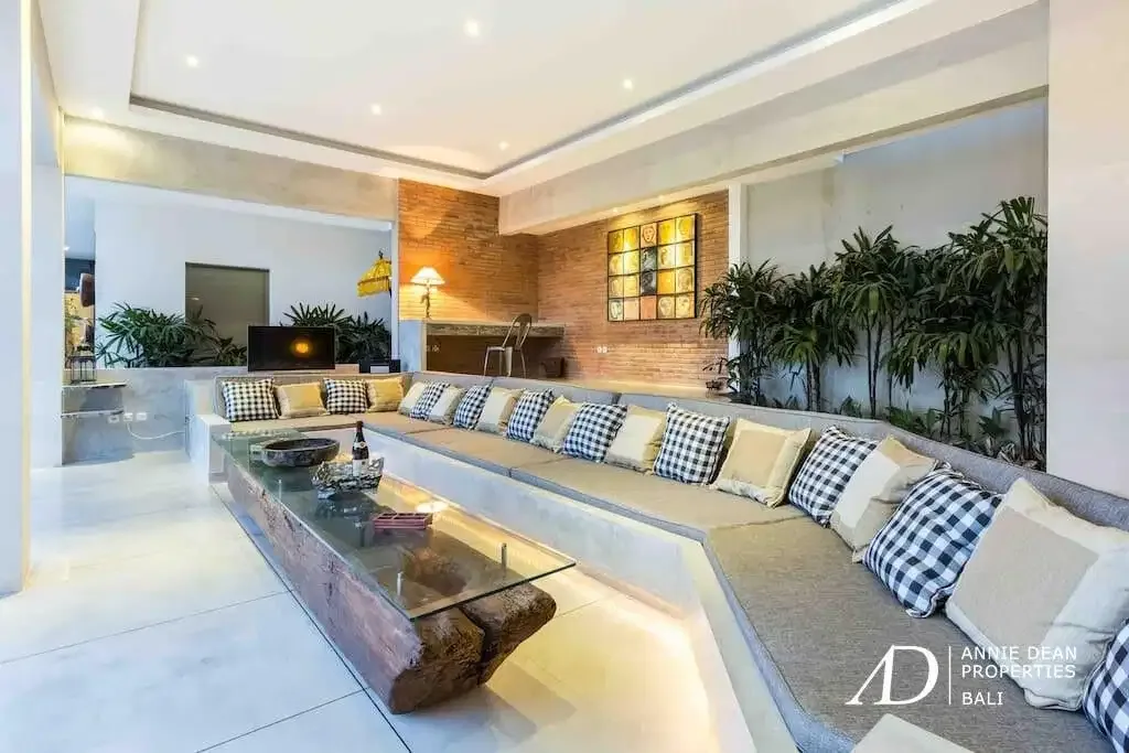 LEASEHOLD | LUXURY SINGLE-LEVEL 3-BEDROOM VILLA IN SEMINYAK - Image 7 of 10
