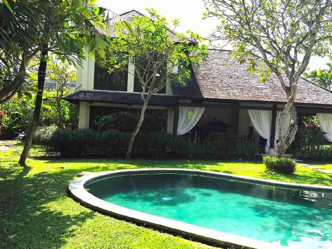 VILLA CLASSIC LUAS, 100 METER DARI PANTAI BATU BOLONG - Image 8 of 10
