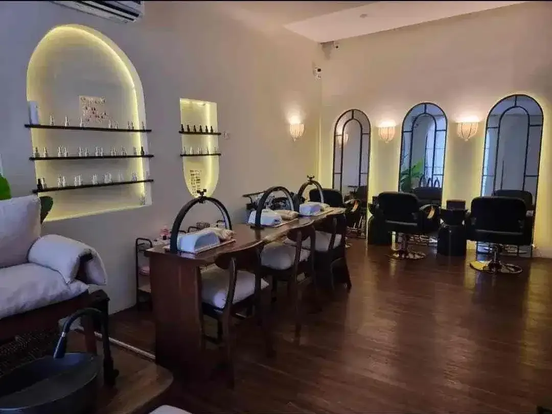 SEWA ruko furnished  SIAP PAKAI LANTAI 2 KEROBOKAN - COCOK SALON SPA - Image 3 of 8