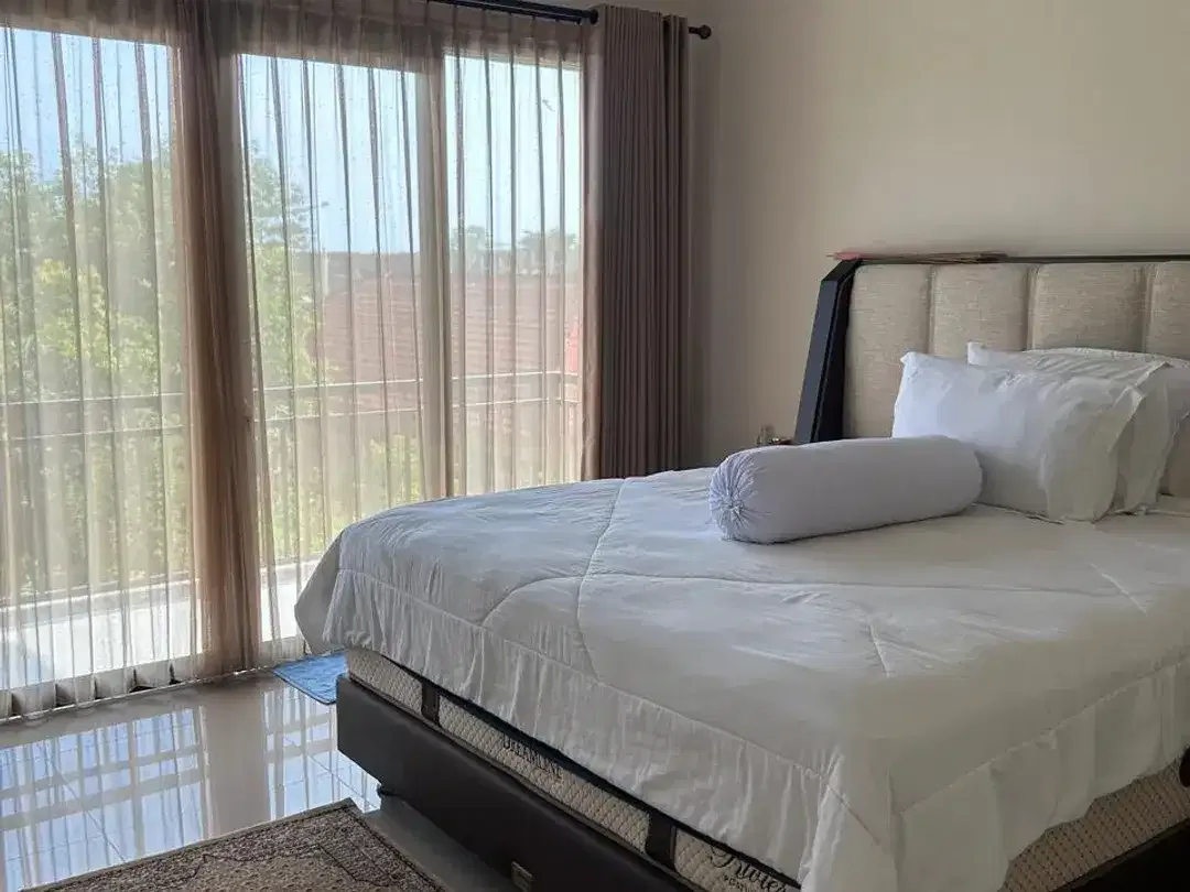 DI JUAL VILLA DI UNGASAN FULL FUNISH DEKAT PANTAI PECATU BALI - Image 8 of 10