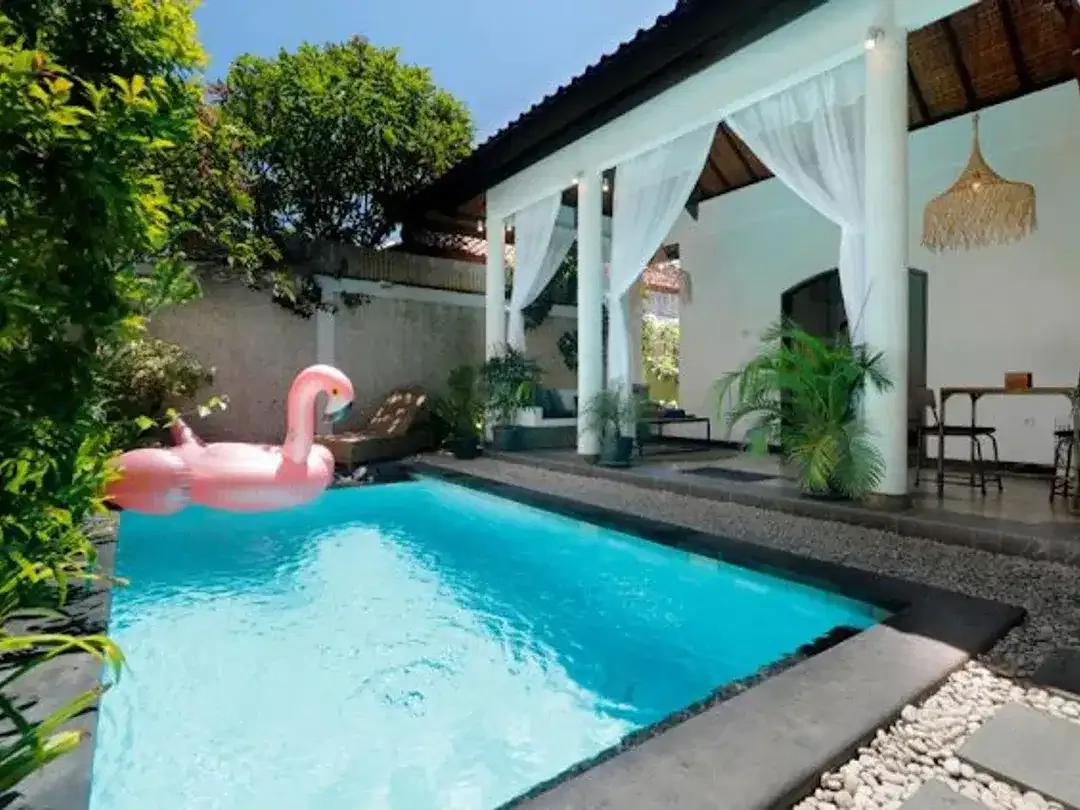 Villa di Kawasan Pariwisata Dekat Pantai Double Six Seminyak - Image 1 of 10
