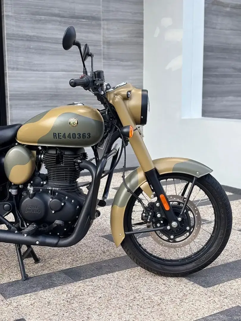 Like New Royal Enfield 350 Classic thn 2025 Comando Sand Koko Motor - Image 8 of 10