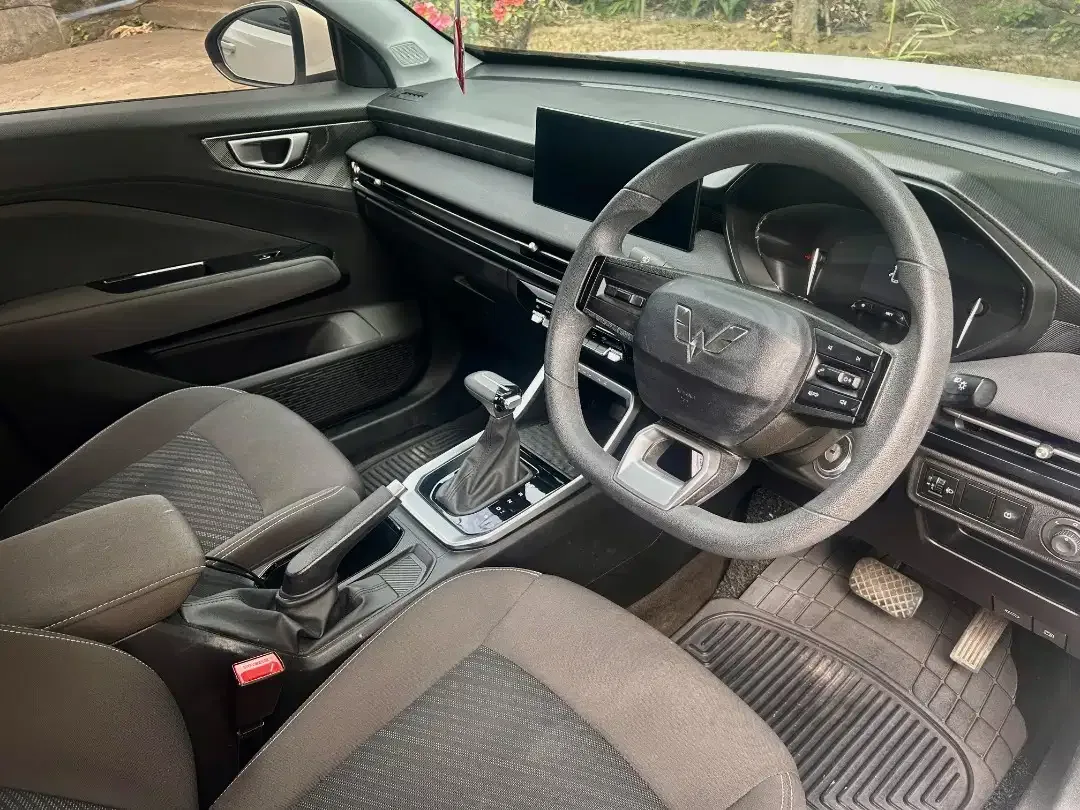 Wuling Alvez 2023 CE Matic Tangan Pertama - Image 6 of 9