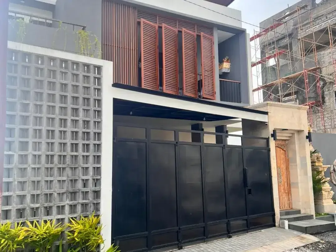 ID:H-131 Disewakan Rumah Semi Villa Ubung Denpasar Bali Dekat Gatsu Kerobokan Dalung - Image 1 of 10