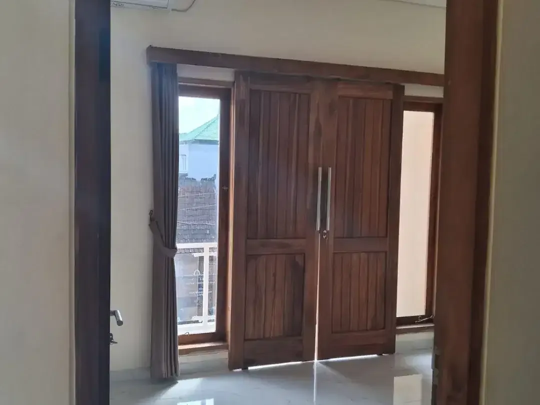 FOR RENT UNIT BARU RUMAH STARTEGIS DEKAT DENGAN PUSAT KOTA RENON - Image 5 of 9