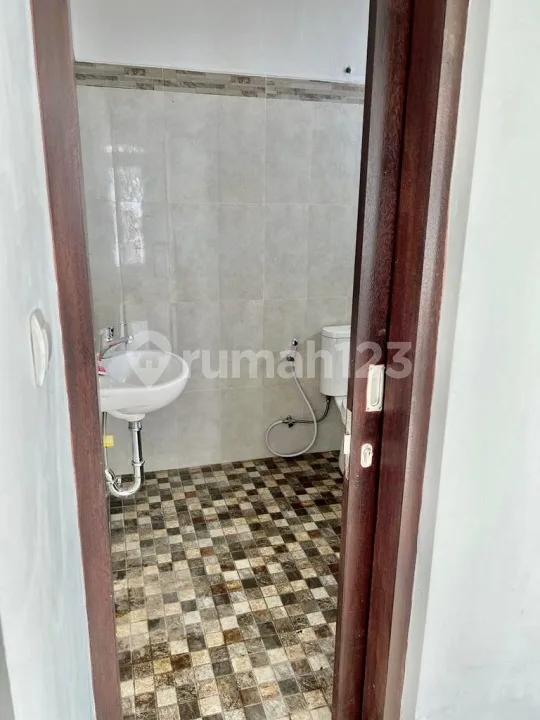 Disewakan Rumah Baru Renon Denpasar Bali dekat Panjer Sanur Sesetan Kuta Furnished - Image 3 of 4
