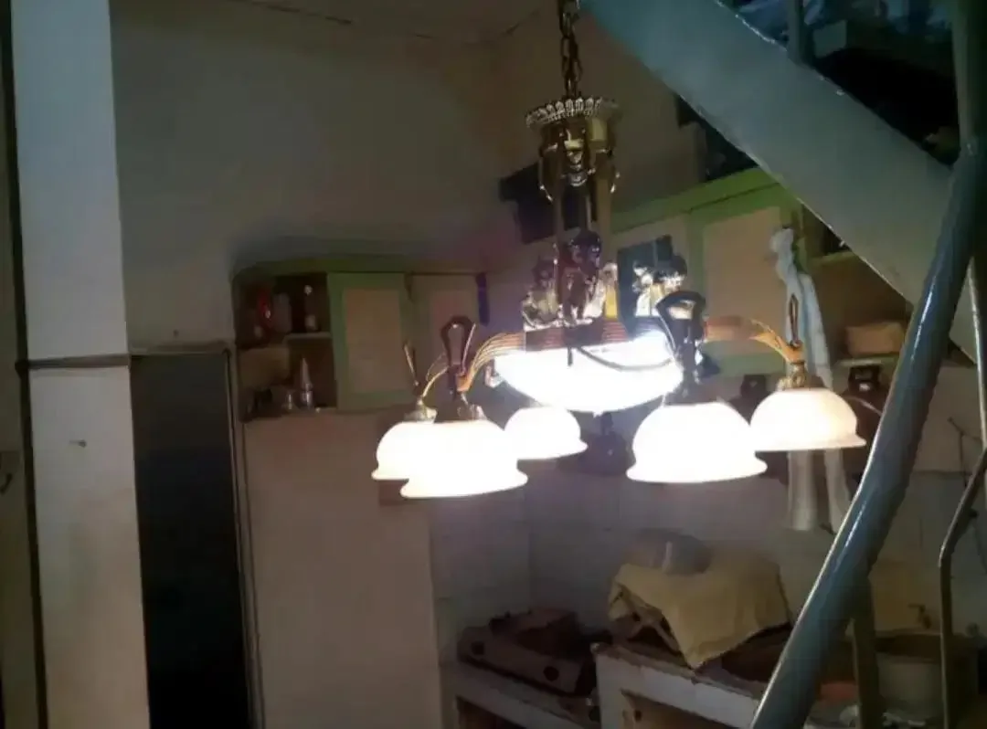 Jual Lampu Gantung Langka Antik,Kondisi Mulus,KUNINGAN,Kaca Tebal - Image 10 of 10