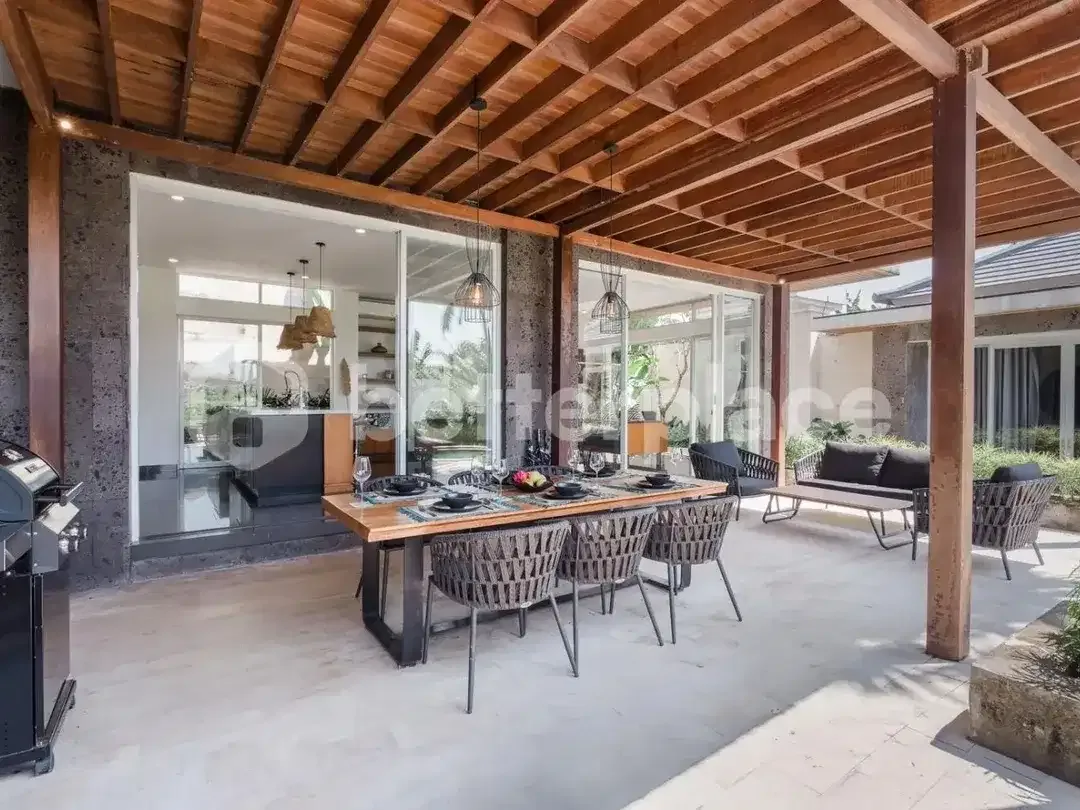 3 Bedroom Stunning and Luxury Villa in Ubud With Rice Field View - Image 7 of 10