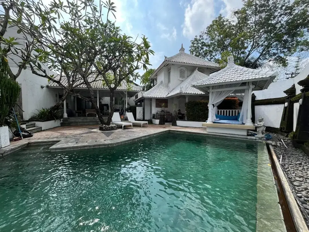 Villa Mewah 2 Kamar dengan Kolam Renang Pribadi di Kerobokan Bali - Image 1 of 10