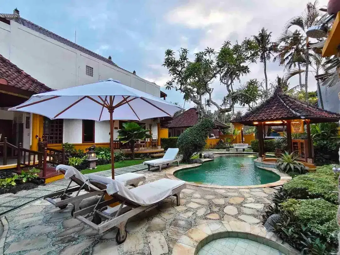 Villa Tropis Dengan Sentuhan Balinese di Pantai Saba Gianyar - Image 1 of 10