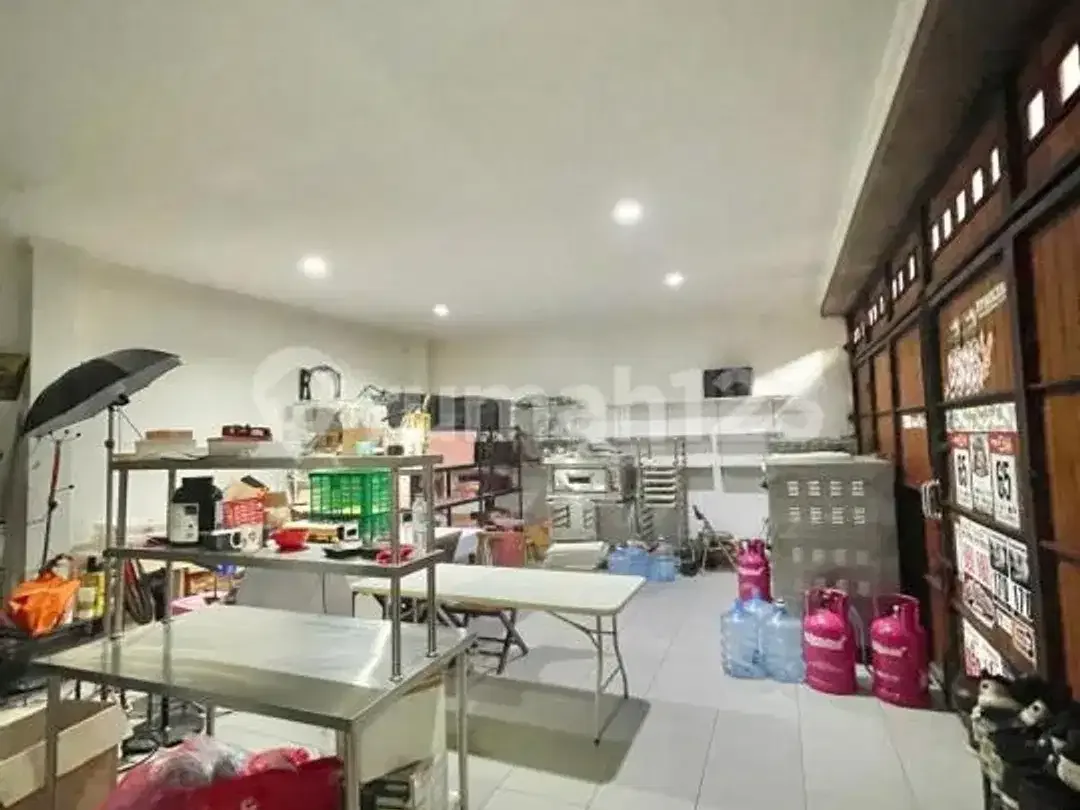 Dijual Rumah +Ruang Usaha Lokasi Strategis di Denpasar Utara - Image 5 of 10