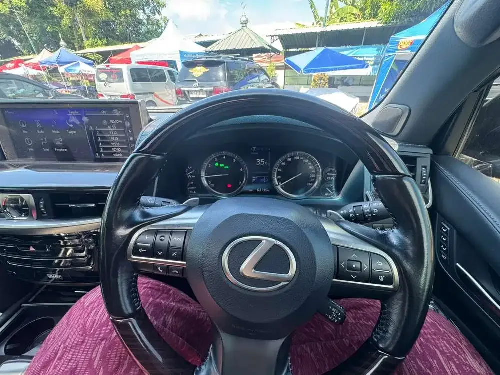 Lexus LX570 2018 Bensin - Image 4 of 9