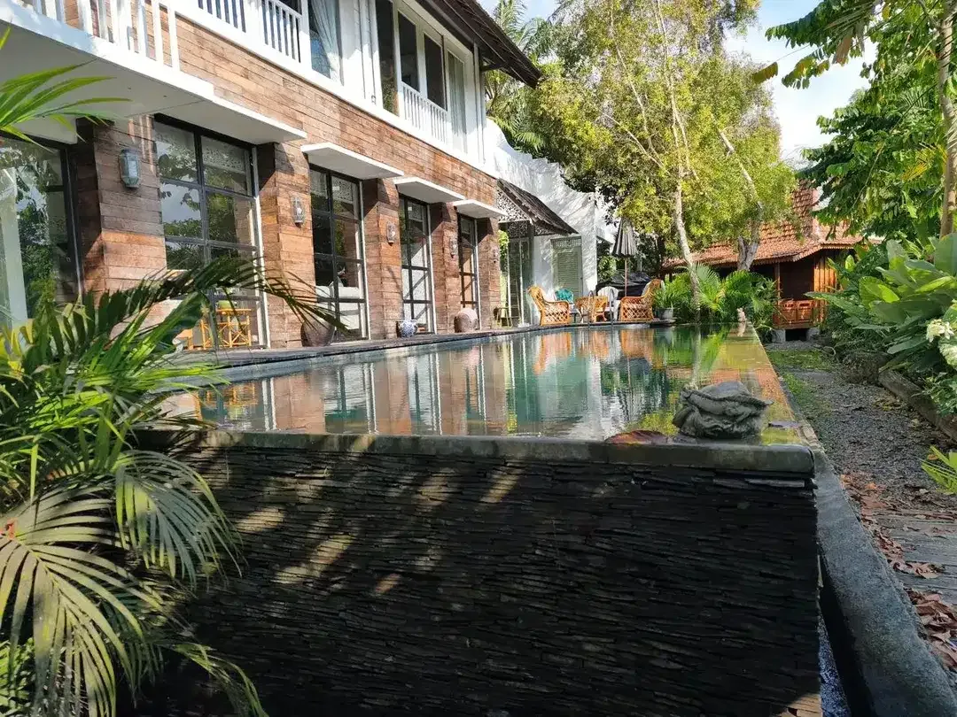 DIJUAL RUMAH BESAR DENGAN KOLAM RENANG – BIAUNG, KETEWEL - Image 8 of 10