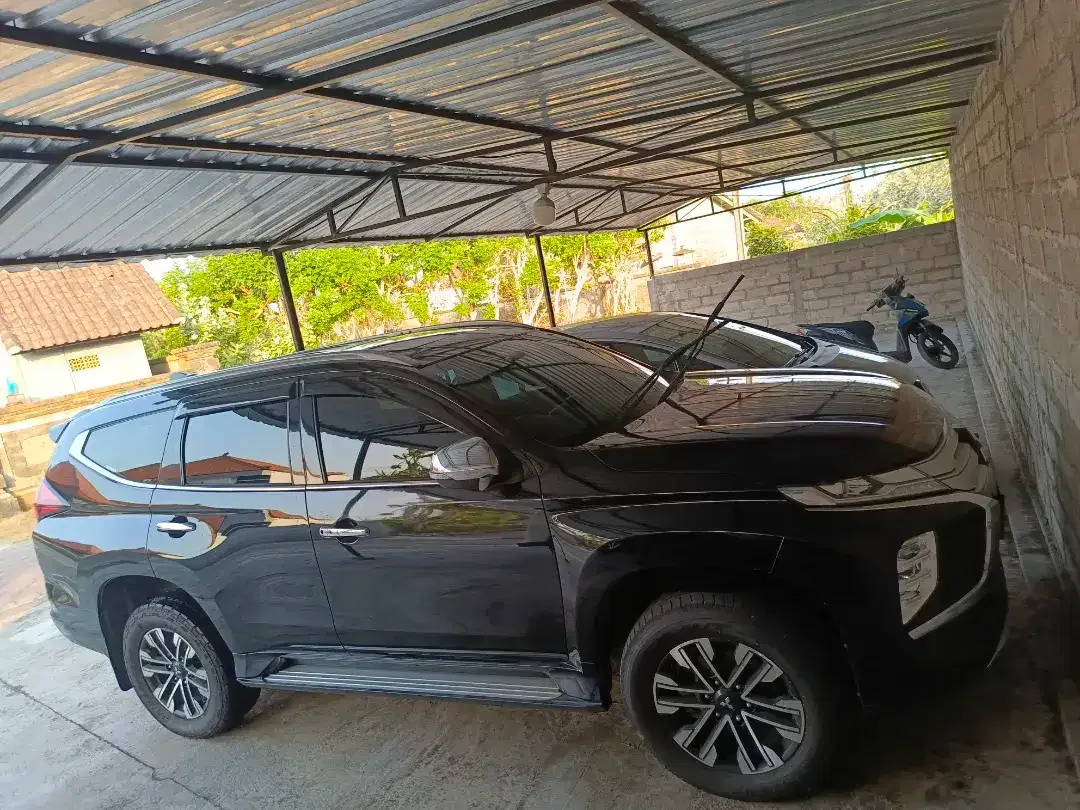 PAJERO SPORT DAKAR 2.4 AT 2021 | TANGAN 1 | SERVICE ATPM | PRIBADI - Image 1 of 10