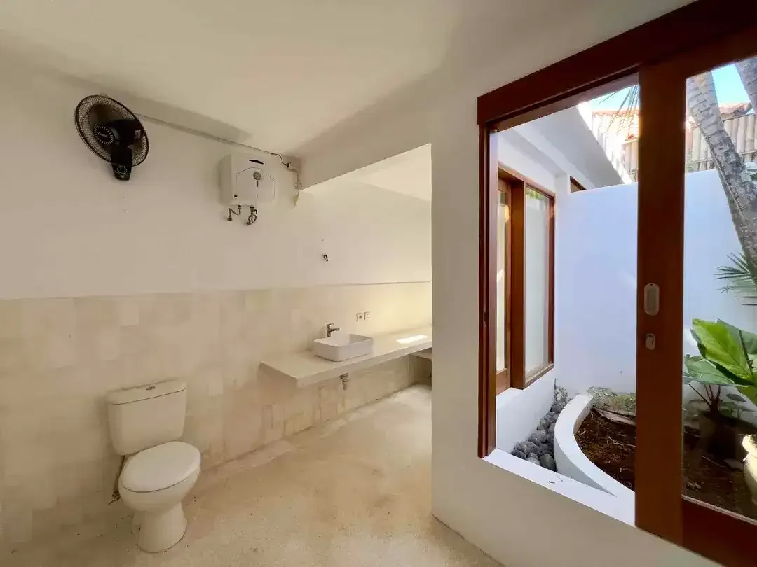 3 BEDROOMS COZY TROPICAL BOHO STYLE  LOCTION STRATEGIC CLOSED INTERNATIONAL  SUNRISE SCHOOL AT KEROBOKAN - Image 6 of 10
