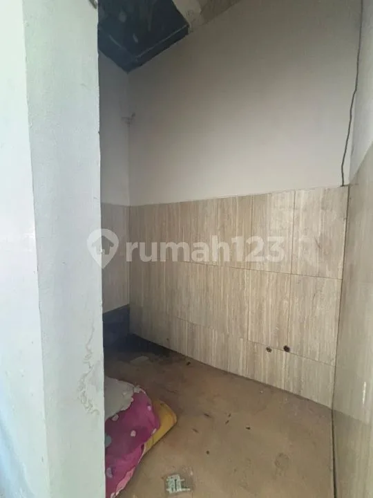 Ruko Baru 3 Lantai Dekat Sekolahan, Villa2 , di Jalan Utama - Image 4 of 4