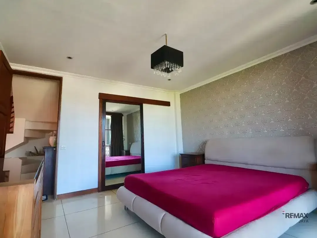 Villa 5 Kamar Tidur dengan Rooftop Dijual di Seminyak, Badung - Image 2 of 9