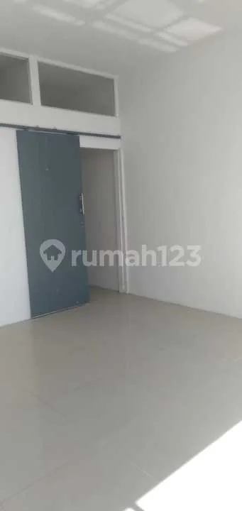 Disewakan/Dijual Rukonyaman - Strategis - Luas Jalan Didepan 6Mâ¹ - Image 2 of 4