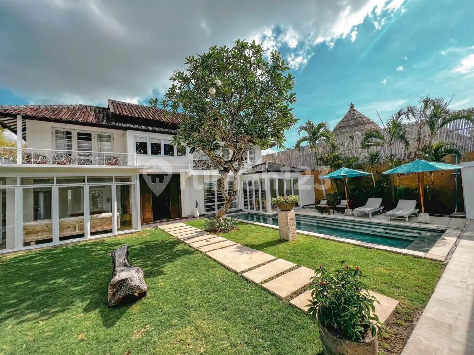 Villa Mewah 5 Kamar Fully Furnished di Seminyak Bali - Image 1 of 4