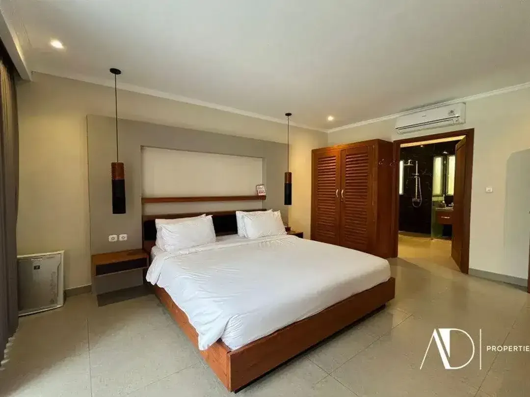 FREEHOLD | CONTEMPORARY 2-BEDROOM VILLA NEAR SEMINYAK - Image 9 of 10