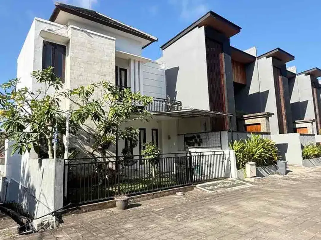 DIJUAL RUMAH FULL FURNISHED – ONE GATE SYSTEM DI UNGASAN, KUTA SELATAN, BALI - Image 1 of 10
