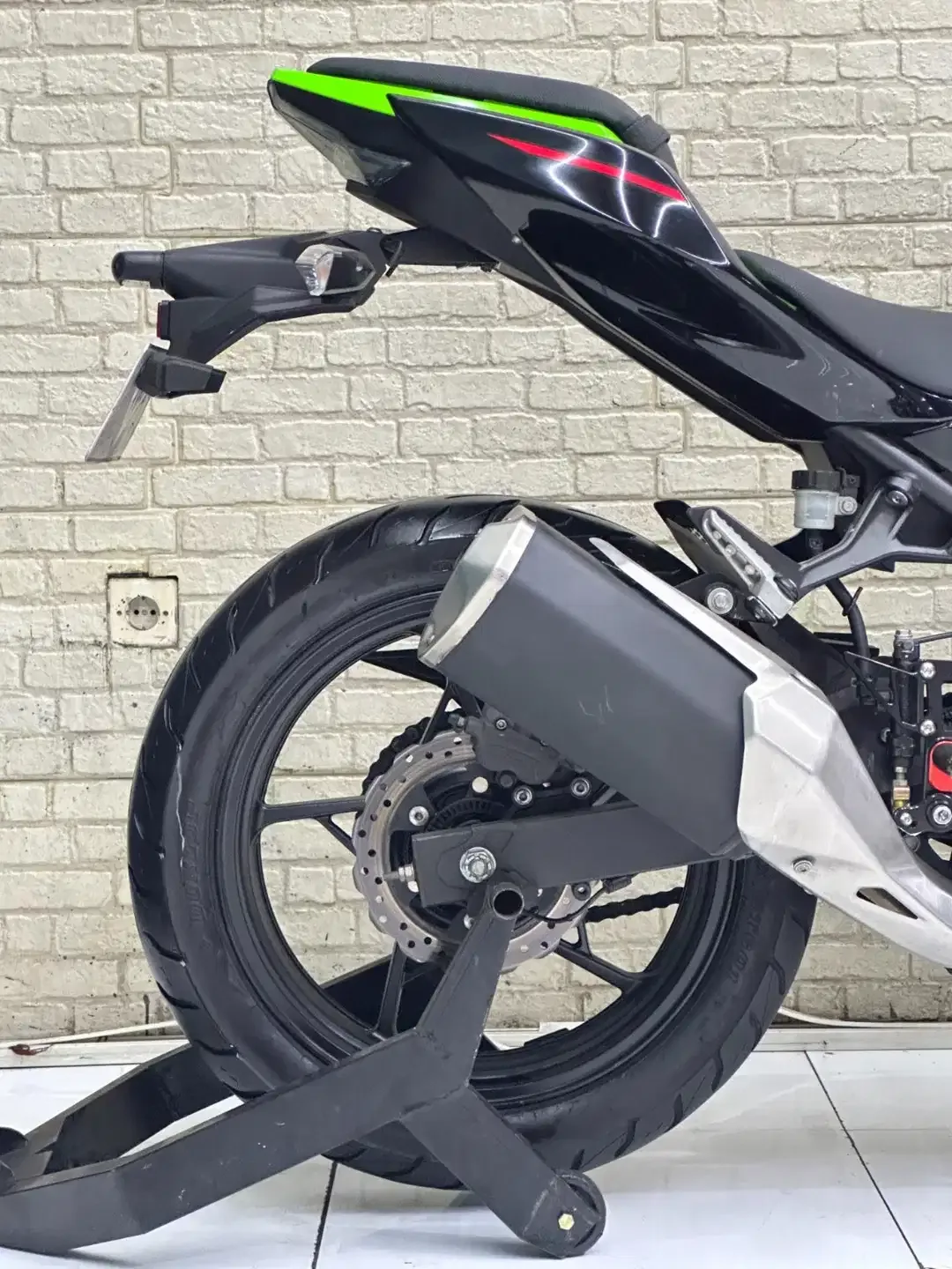 KAWASAKI NINJA 250 FI ABS KEYLESS TH 2023 LIVERY KRT EDITION - Image 4 of 10