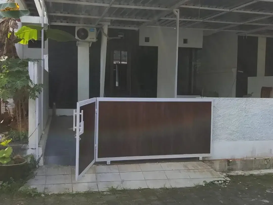 Disewakan rumah murah bagus di The Royal Griya Loka Tabanan Bali siaphuni minimalis modern - Image 1 of 7