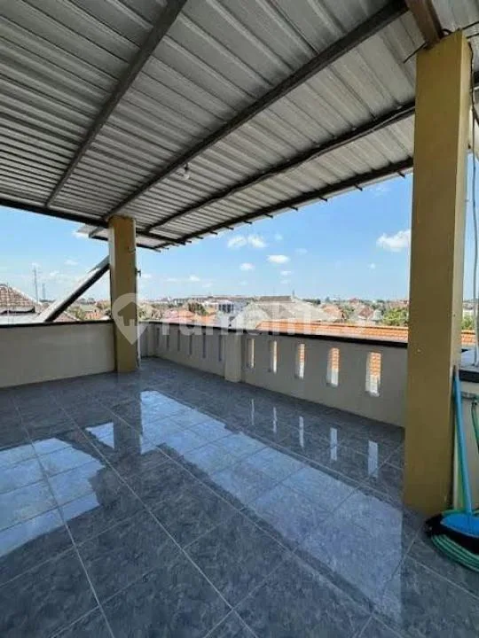 Rumah Mewah 3 Lantai Siap Huni di Denpasar Utara - Bali - Image 3 of 4