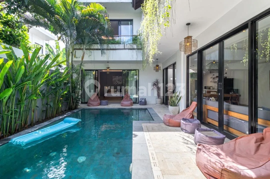 Villa 3 Kamar Tidur Hak Milik di Lokasi Premium Seminyak - Jalan Kaki ke Pantai - Image 1 of 4