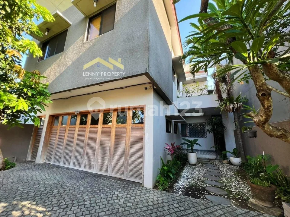 Four Bedrooms Modern-Tropical Villa For Rent In Westside Sanur - Image 2 of 4