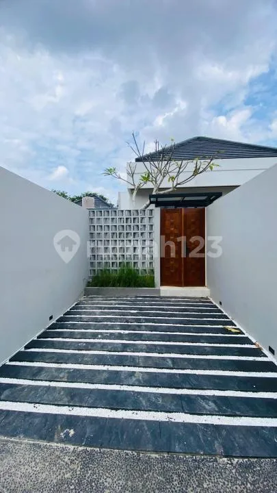 Rumah Dekat Pantai Jimbaran di Kedonganan, Badung. Tingal 1 Unit - Image 2 of 4