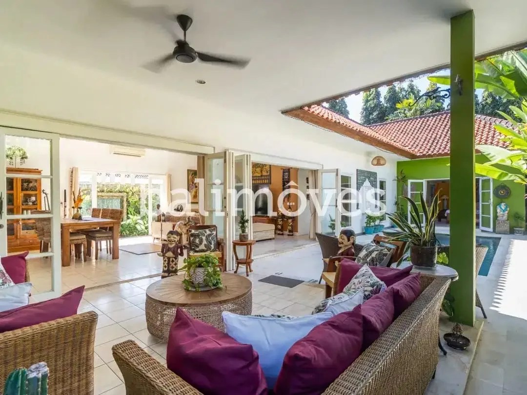Dijual: Vila Empat Kamar Tidur yang Memukau dengan Status Hak Sewa di Area Pantai Sanur - Image 5 of 10