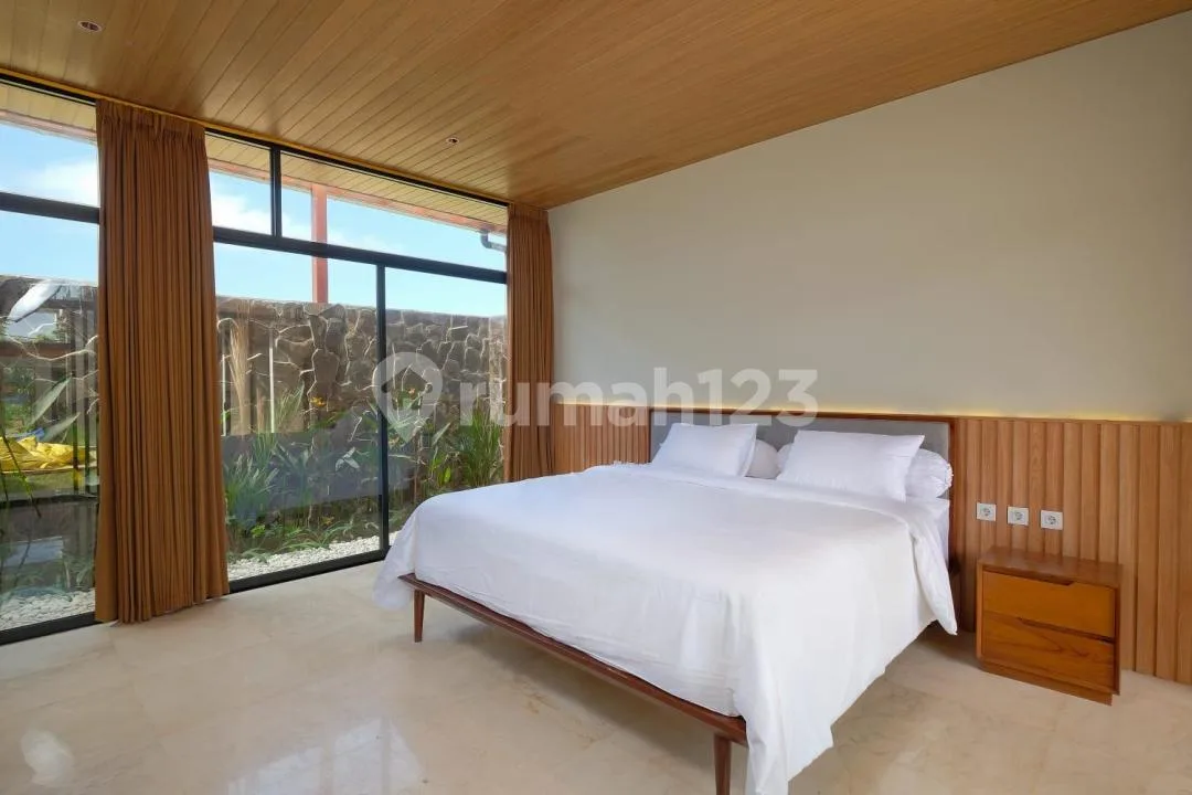 Luxury Villa Furnished Dekat Pantai dan Pelabuhan Sanur - Image 2 of 4