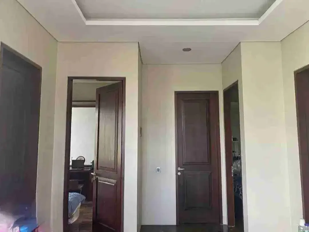 jual BU rumah luas 2,4 are & 2 lantai di jln.Cargo samping perumh Citraland denpasar - Image 9 of 10