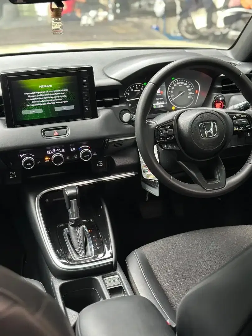HRV SE 2023 NEW MODEL MATIC ASLI BALI LOW KM - Image 9 of 10