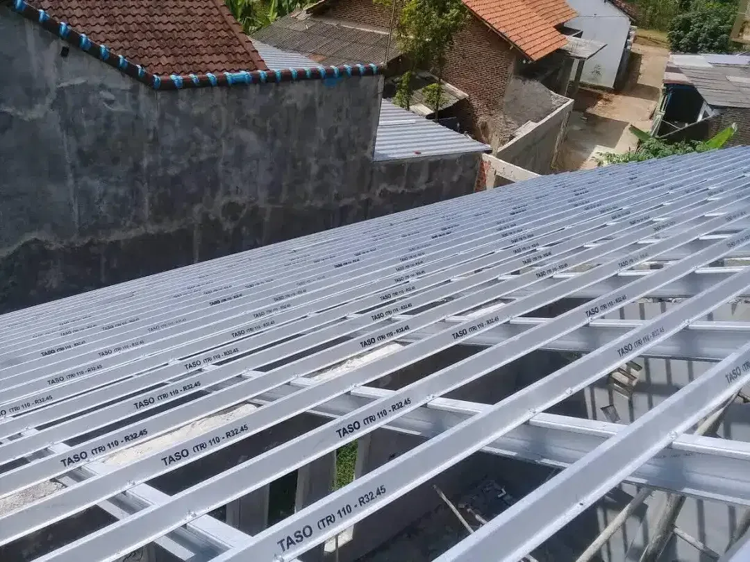 Baja ringan Plapon PVC terpasang rapi - Image 1 of 10
