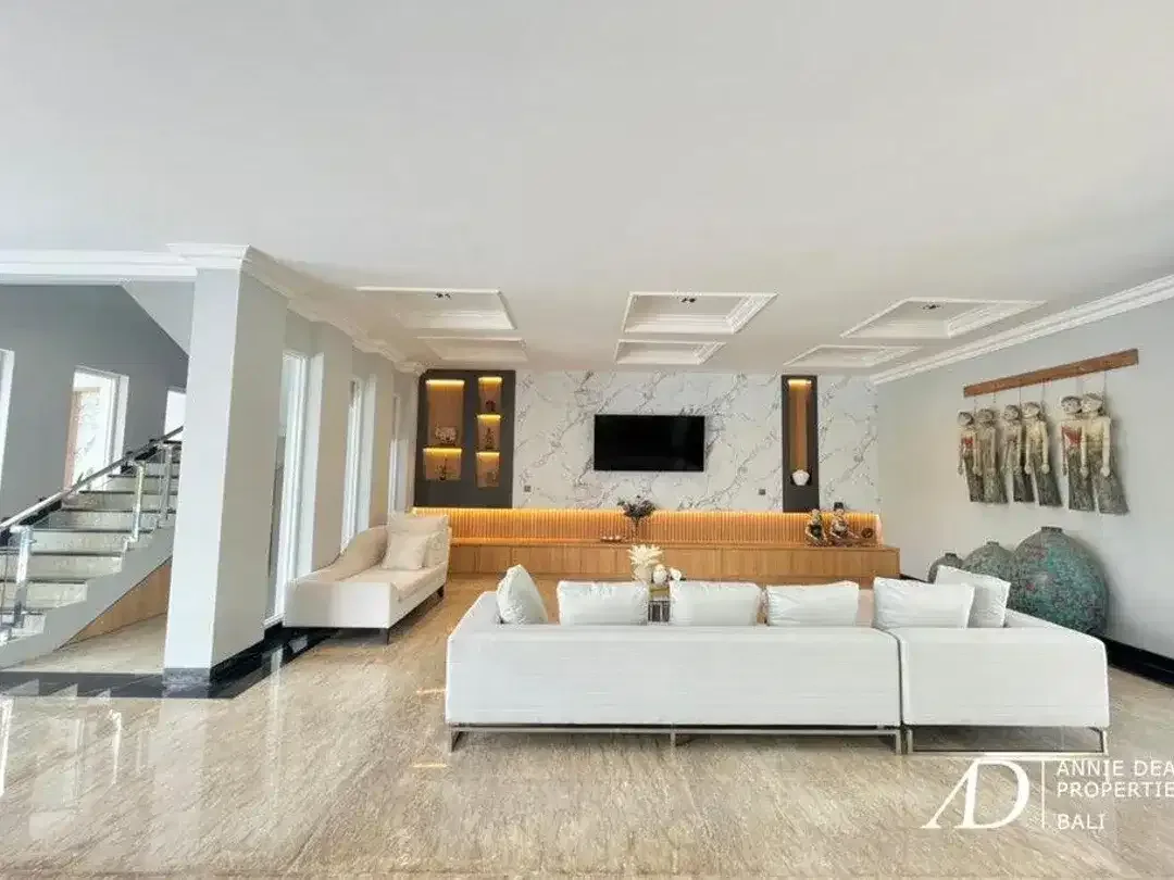 FREEHOLD | MODERN 4-BEDROOM VILLA IN JIMBARAN WITH OCEAN VIEWS - Image 5 of 10