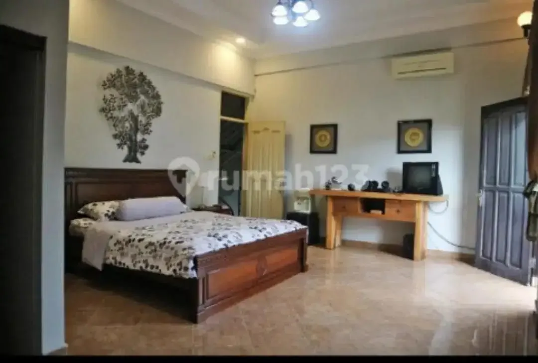 Hot Deal! Rumah 2 Lantai Selangkah Jalan Raya Semer Canggu, SHM - Image 4 of 6