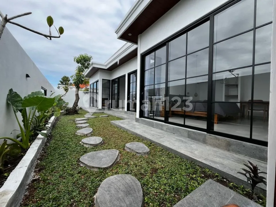 Disewakan Rumahmewah Furnished Lokasi Strategis - Image 3 of 4