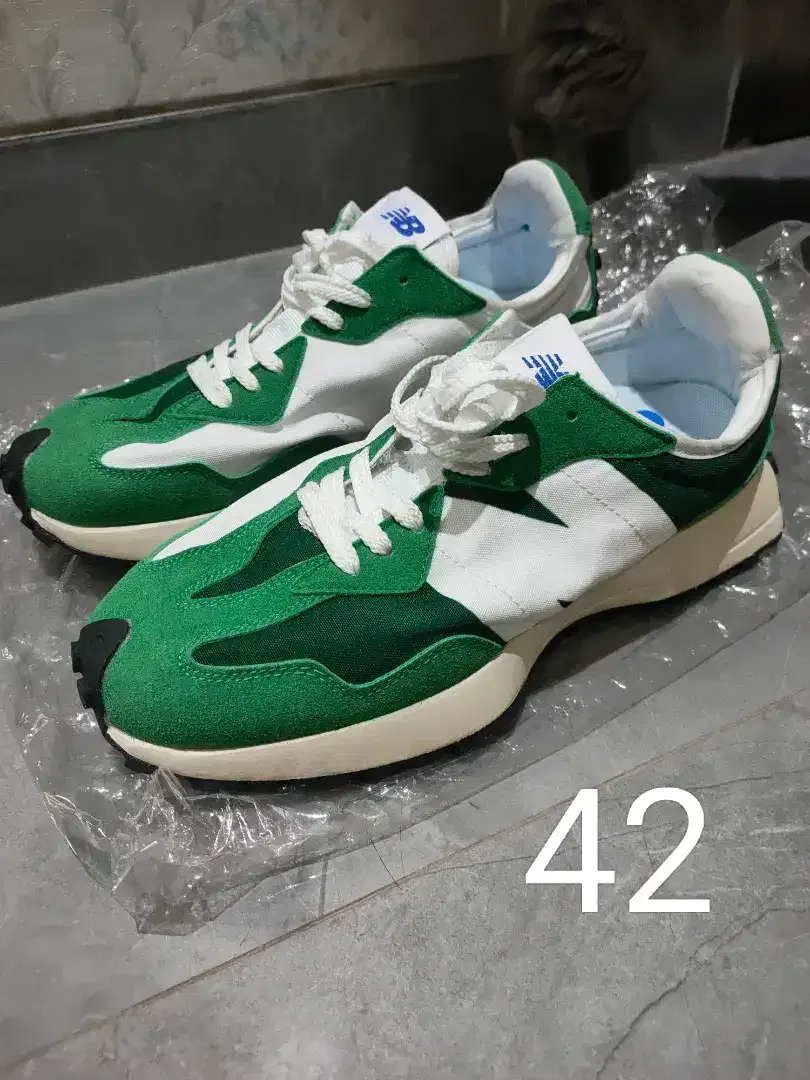 Sepatu NB 327 intelligent choice uk42 - Image 1 of 1
