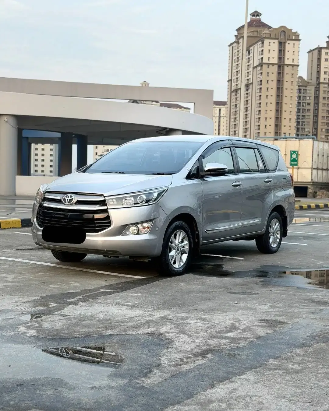 TOYOTA INNOVA V 2.4 DIESEL A/T 2020 - Image 2 of 10